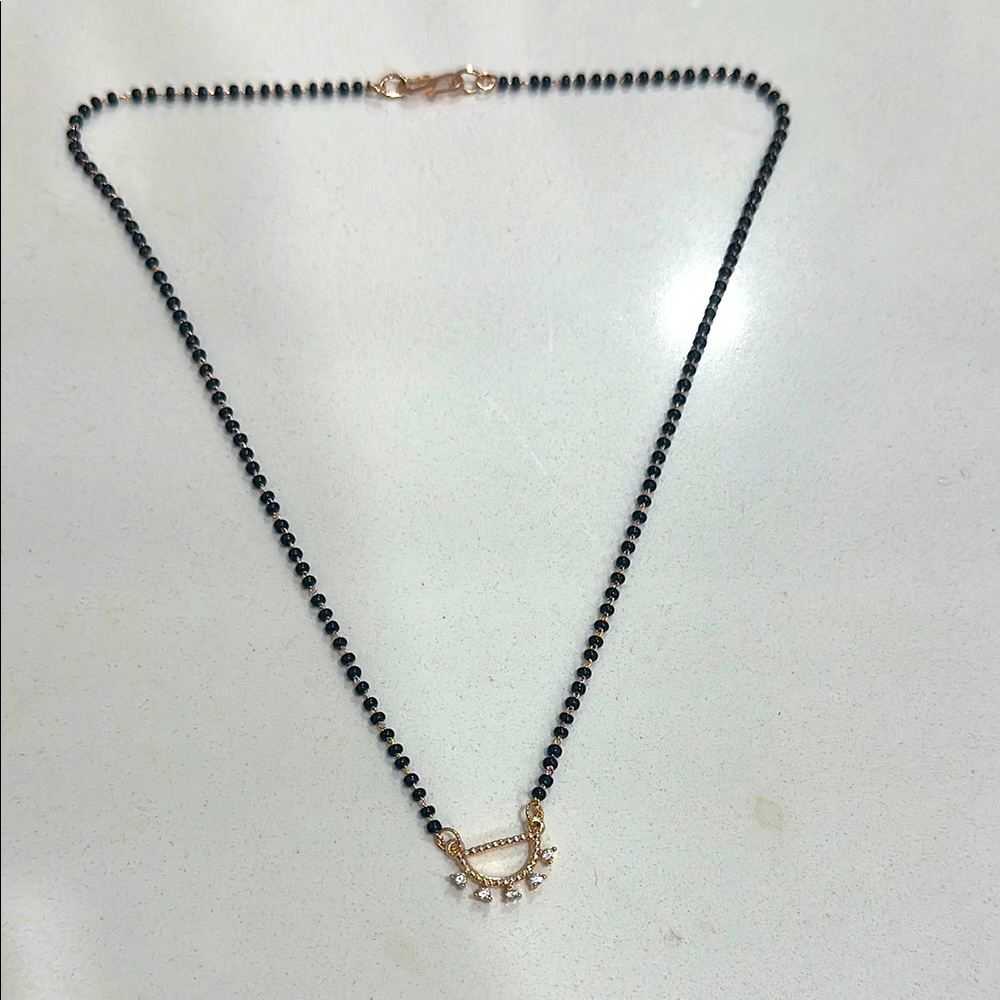 Elegant Black and Gold Necklace